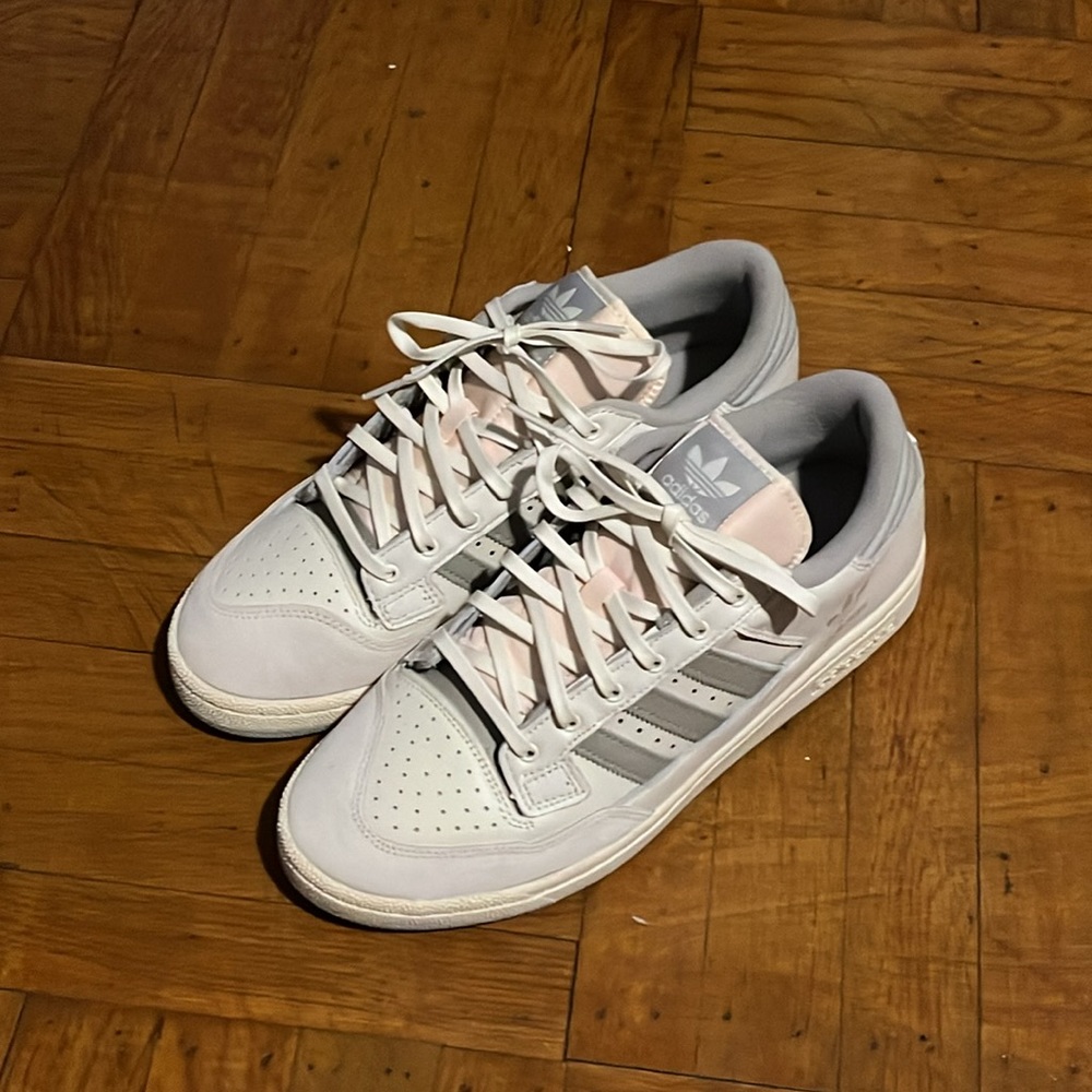 Adidas - Picture 2 of 8
